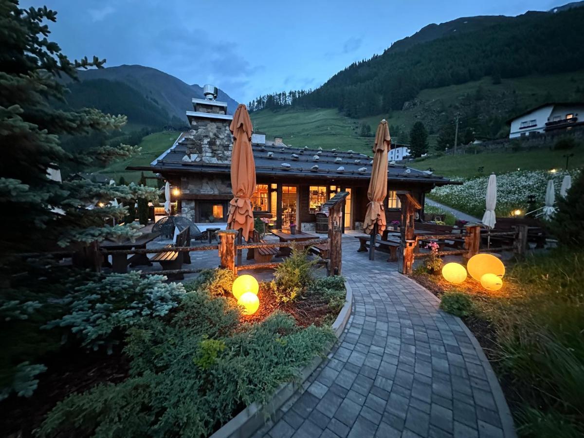 Hotel & Chalets Edelweiss Madonna  Exterior photo